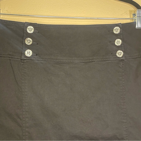 Lauren Ralph Lauren black pencil skirt with nautical-inspired silver buttons 14W - Picture 2 of 6